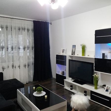 Апартаменти Apartament R&A Оршова Екстер'єр фото