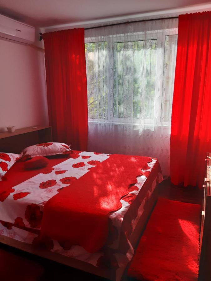 Апартаменти Apartament R&A Оршова Екстер'єр фото