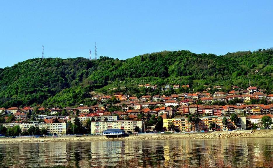 Апартаменти Apartament R&A Оршова Екстер'єр фото